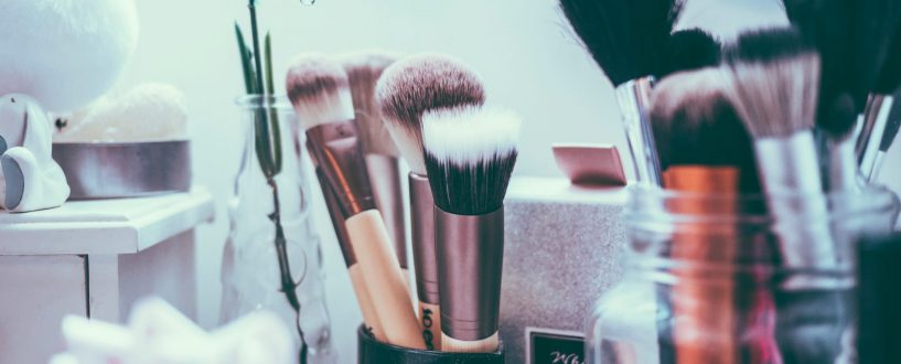 Dlaczego trzeba czyścić i dezynfekować przybory do makijażu?